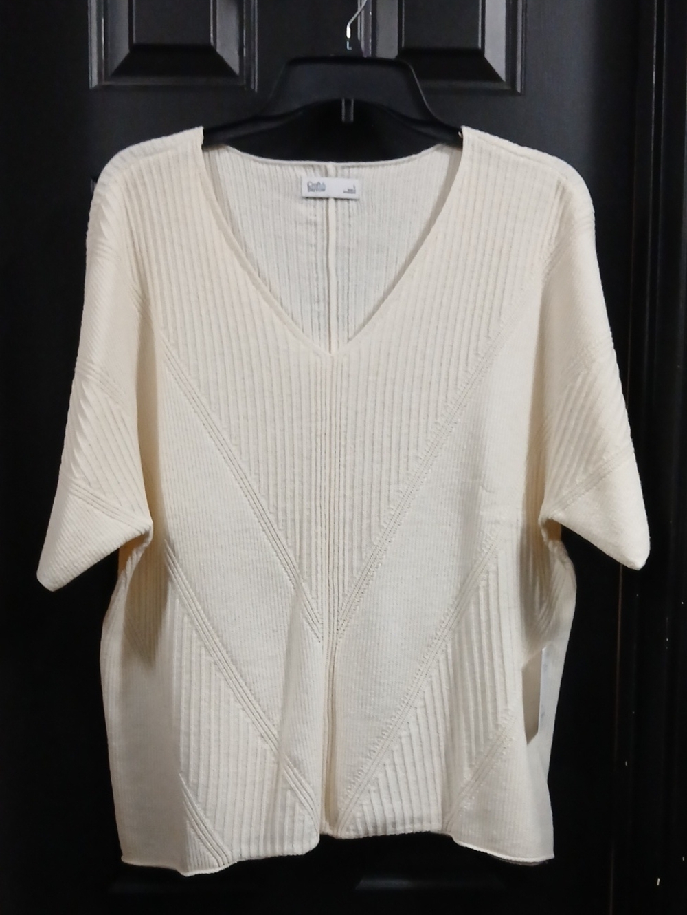 Croft & Barrow Cream Ribbed V-Neck Short Sleeve Sweater